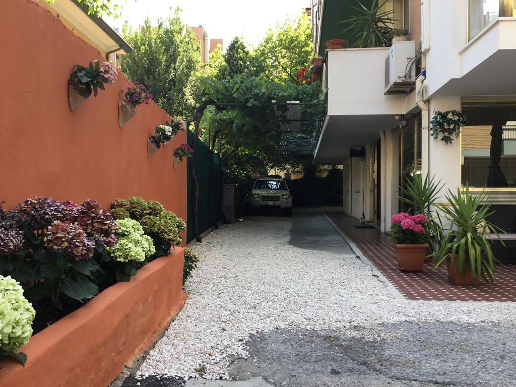 Hotel Mirella Rimini Exterior foto