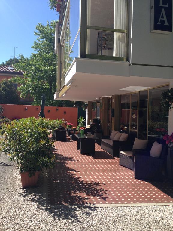 Hotel Mirella Rimini Exterior foto