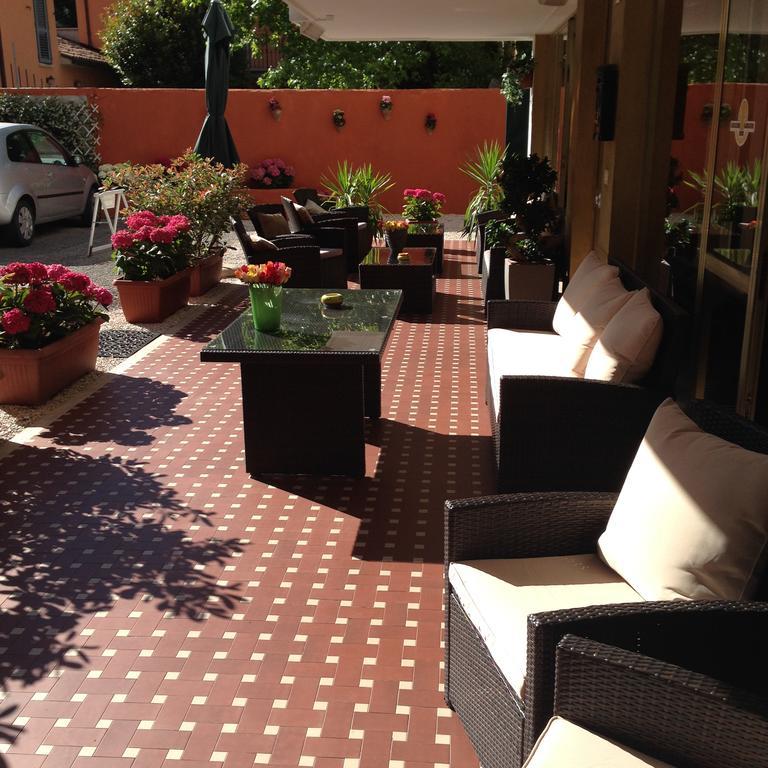Hotel Mirella Rimini Exterior foto