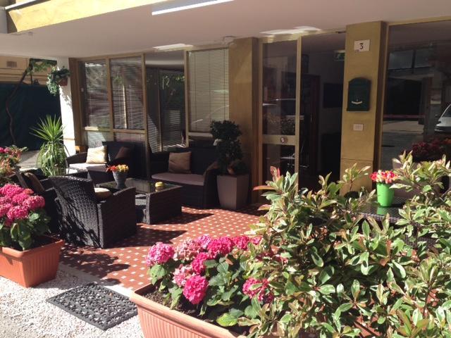 Hotel Mirella Rimini Exterior foto