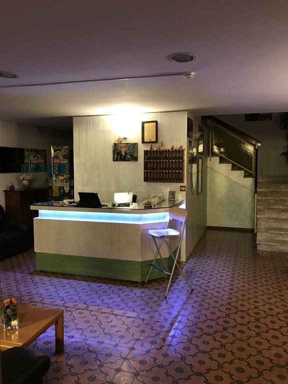 Hotel Mirella Rimini Exterior foto